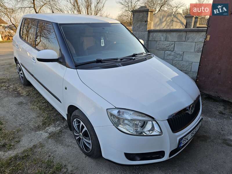 Хетчбек Skoda Fabia 2010 в Рівному