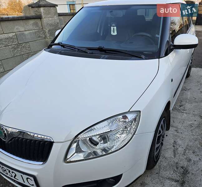 Хетчбек Skoda Fabia 2010 в Рівному