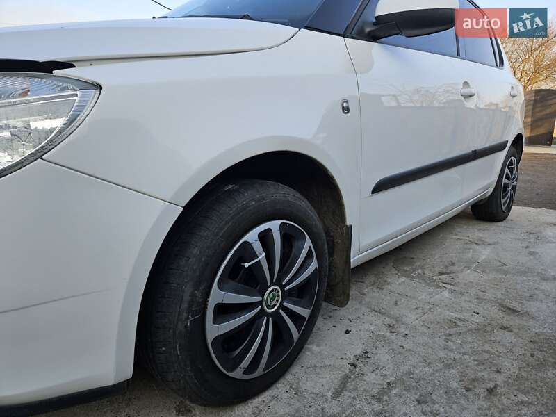 Хетчбек Skoda Fabia 2010 в Рівному