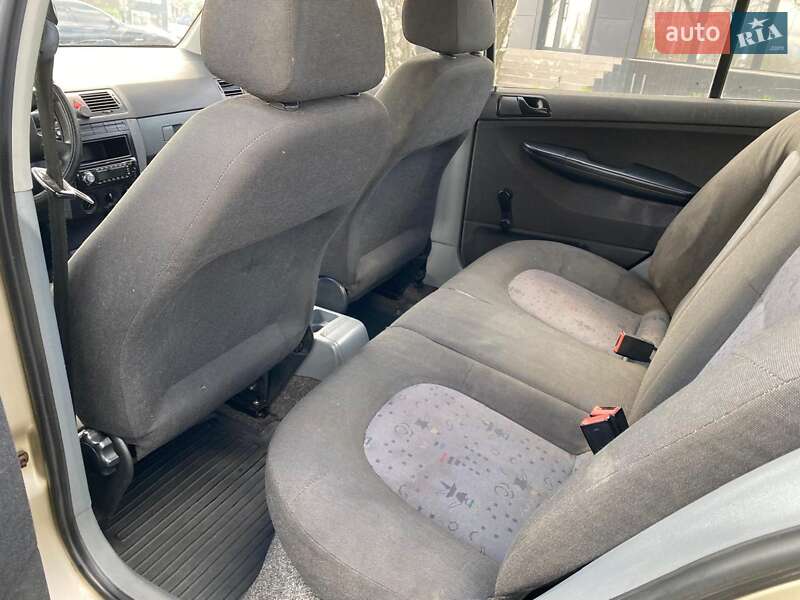 Седан Skoda Fabia 2004 в Николаеве