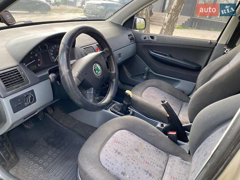 Седан Skoda Fabia 2004 в Николаеве