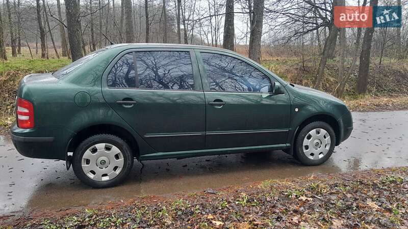 Седан Skoda Fabia 2002 в Рожнятові