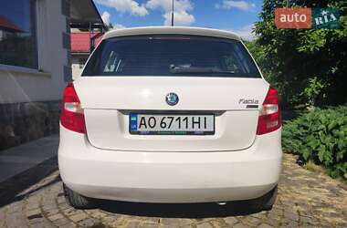 Хэтчбек Skoda Fabia 2010 в 