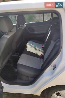 Хэтчбек Skoda Fabia 2010 в 