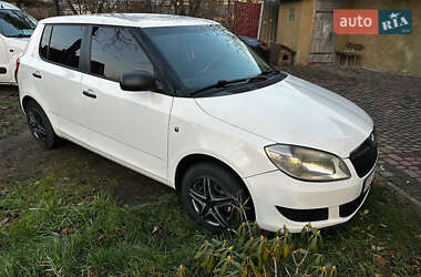 Хэтчбек Skoda Fabia 2012 в 