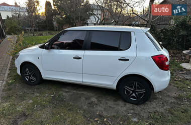 Хэтчбек Skoda Fabia 2012 в 