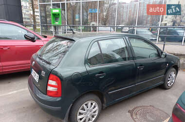 Хетчбек Skoda Fabia 2000 в 