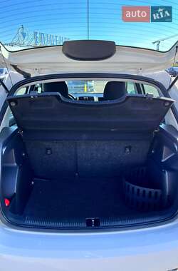 Хэтчбек Skoda Fabia 2012 в 
