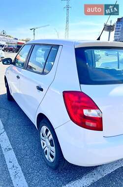 Хэтчбек Skoda Fabia 2012 в 