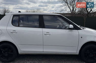 Хэтчбек Skoda Fabia 2011 в 