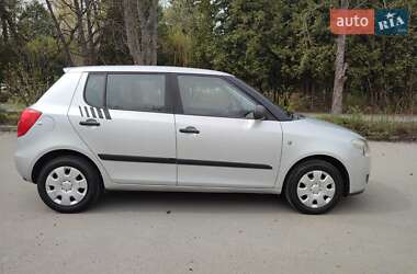Хэтчбек Skoda Fabia 2010 в 