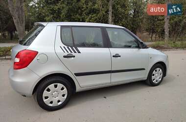 Хэтчбек Skoda Fabia 2010 в 