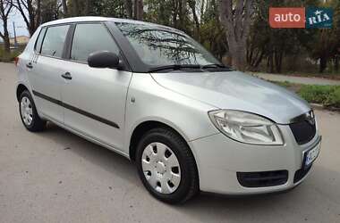 Хэтчбек Skoda Fabia 2010 в 