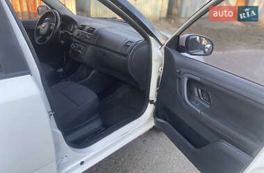 Хэтчбек Skoda Fabia 2010 в 