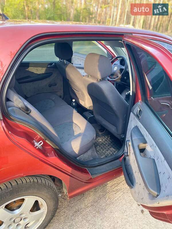 Хэтчбек Skoda Fabia 2003 в Чернигове