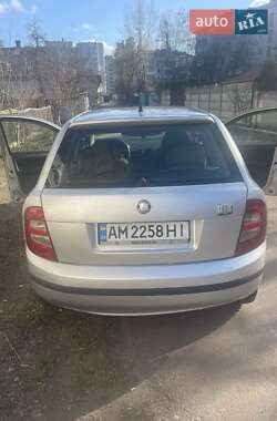Хэтчбек Skoda Fabia 2004 в 