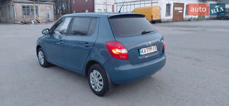 Хэтчбек Skoda Fabia 2010 в 