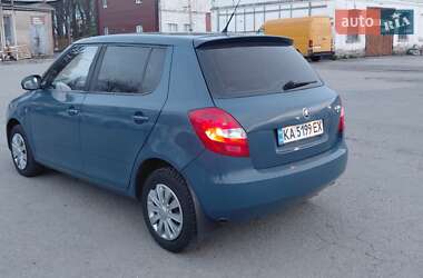 Хэтчбек Skoda Fabia 2010 в 