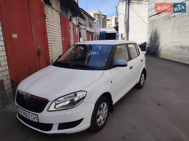 Хэтчбек Skoda Fabia 2011 в 