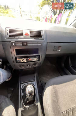 Седан Skoda Fabia 2003 в 