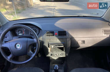 Седан Skoda Fabia 2004 в 
