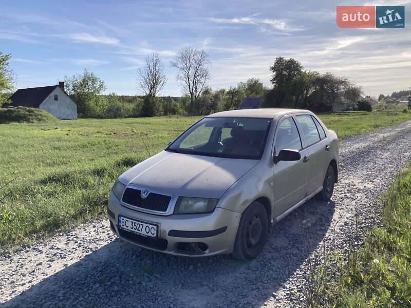 Седан Skoda Fabia 2004 в 