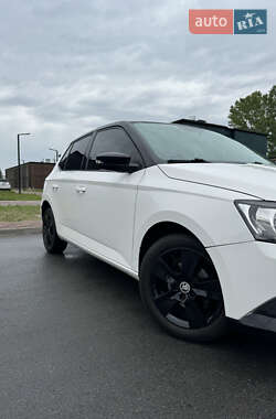 Хэтчбек Skoda Fabia 2015 в 