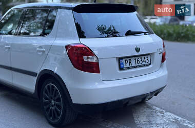 Хэтчбек Skoda Fabia 2012 в 