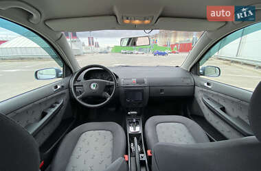 Седан Skoda Fabia 2002 в 