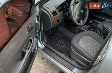 Седан Skoda Fabia 2006 в 