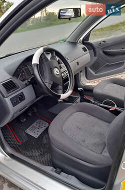 Хэтчбек Skoda Fabia 2002 в 