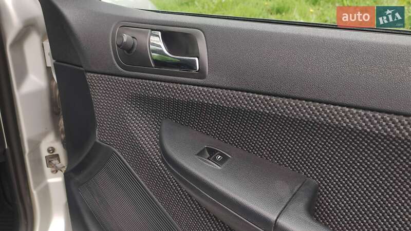 Хетчбек Skoda Fabia 2006 в Дрогобичі