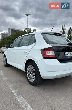 Хетчбек Skoda Fabia 2015 в 