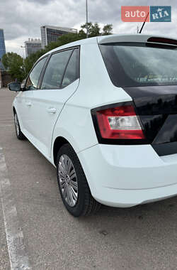 Хетчбек Skoda Fabia 2015 в 