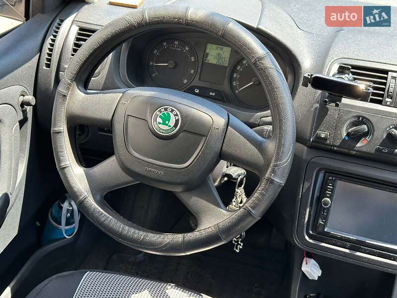 Хэтчбек Skoda Fabia 2011 в Одессе