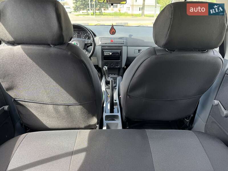 Хэтчбек Skoda Fabia 2002 в Киеве