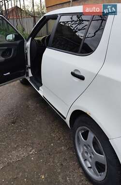 Хетчбек Skoda Fabia 2011 в 