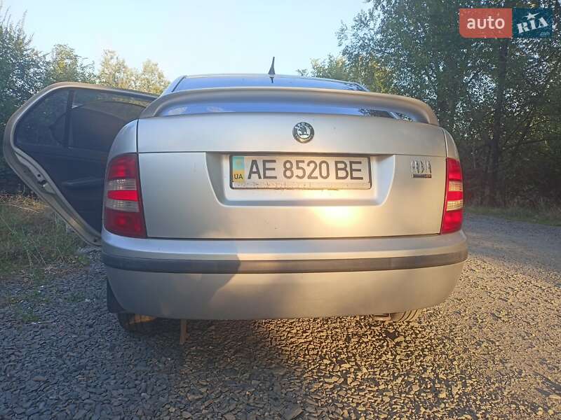 Седан Skoda Fabia 2006 в Кривом Роге