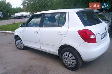 Хэтчбек Skoda Fabia 2013 в Остроге