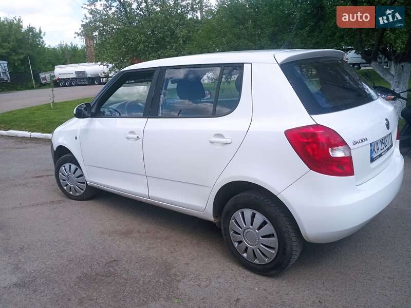 Хетчбек Skoda Fabia 2013 в 