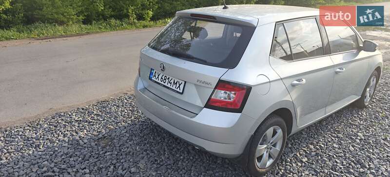 Хэтчбек Skoda Fabia 2015 в Киеве