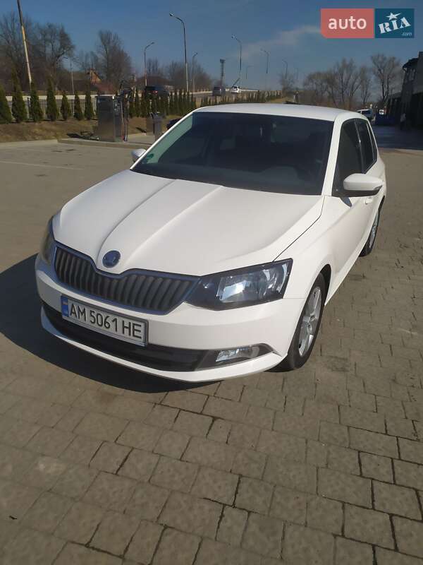 Хетчбек Skoda Fabia 2016 в 