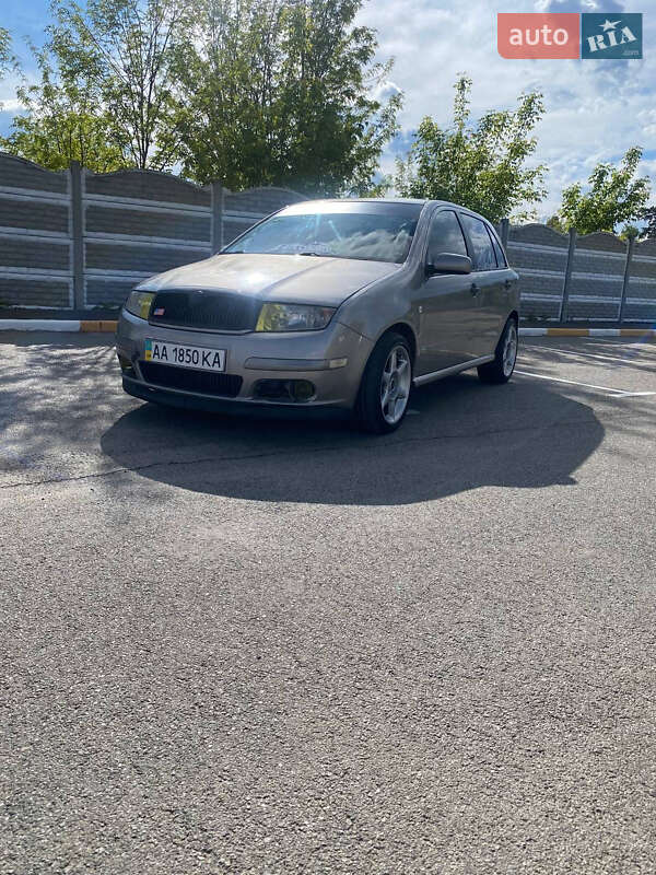 Хетчбек Skoda Fabia 2006 в 