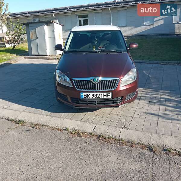 Хэтчбек Skoda Fabia 2010 в 