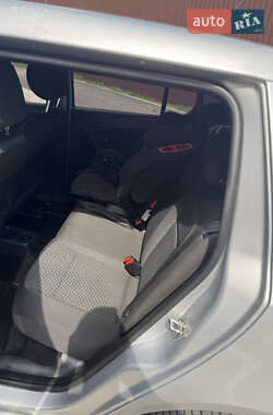 Хэтчбек Skoda Fabia 2011 в 