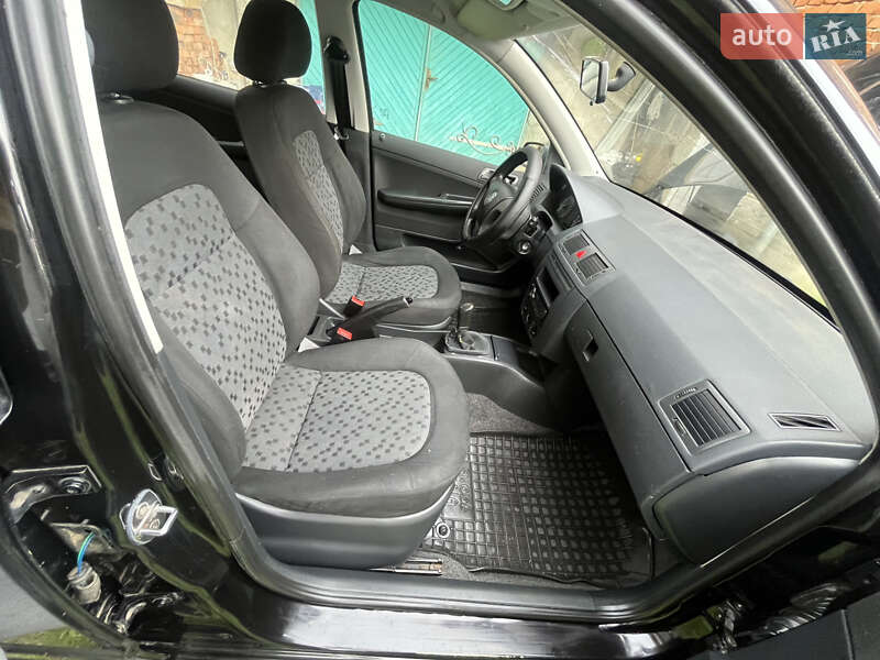 Седан Skoda Fabia 2006 в Тячеві