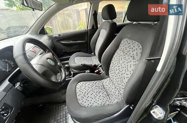Седан Skoda Fabia 2006 в 