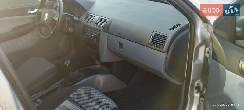 Седан Skoda Fabia 2002 в Виноградові
