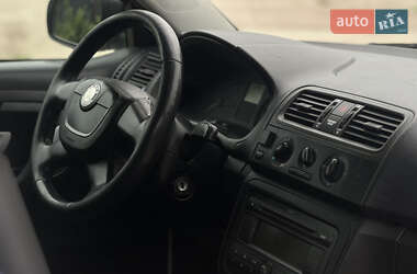 Хэтчбек Skoda Fabia 2011 в 