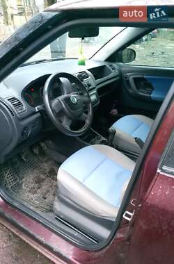 Хэтчбек Skoda Fabia 2010 в 